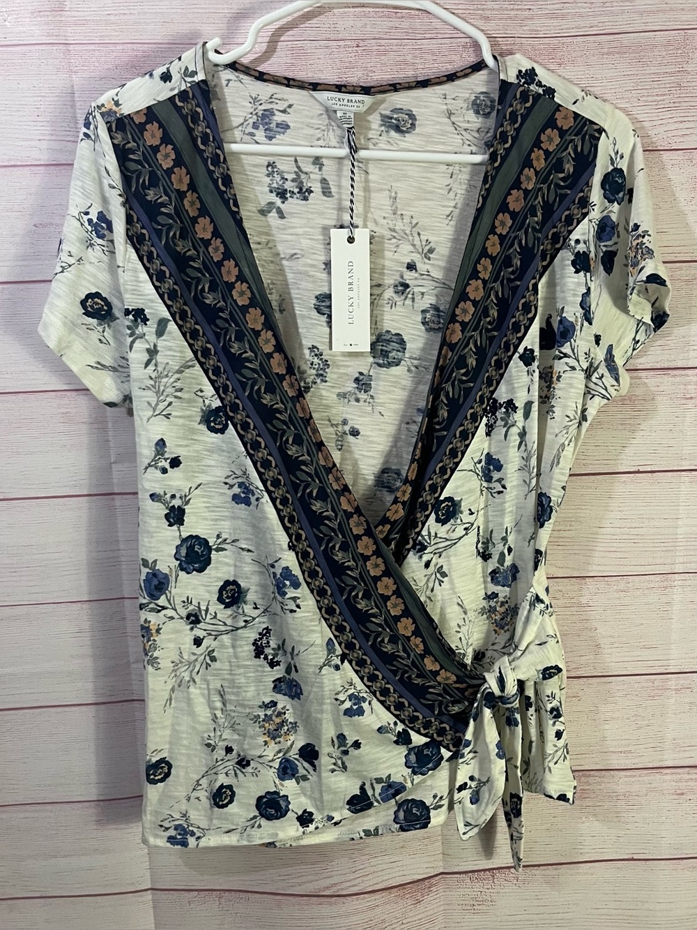 Lucky Brand  NWT Floral Wrap Top Size Medium